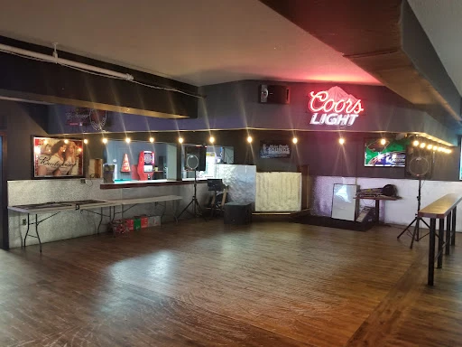 Sidelines Sports Grill Ltd photo 8