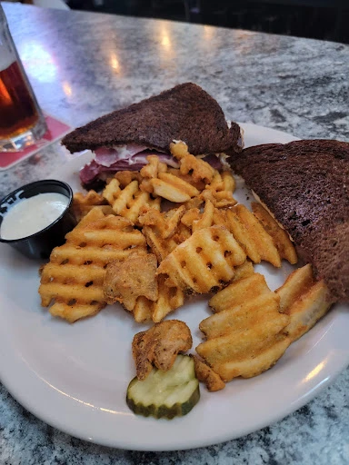 Sidelines Sports Grill Ltd photo 6